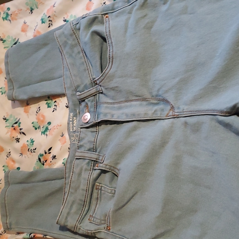 Light wash skinny jeans